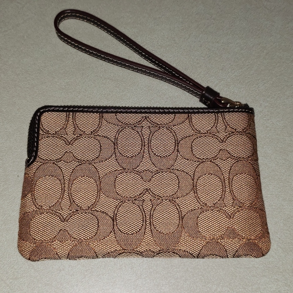 Coach Jacquard Wristlet NWT$78 - Picture 3 of 4